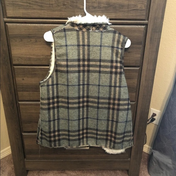 Plaid/Fur Vest - Picture 2 of 3